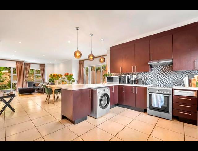 3 BEDROOM TOWNHOUSE FOR SALE IN CRAIGHALL PARK